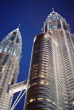 Torres Petronas Mayo 2004.jpg